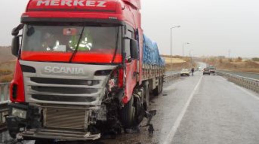 Tunceli'nde kaza: 1 &ouml;l&uuml;, 2 yaralı