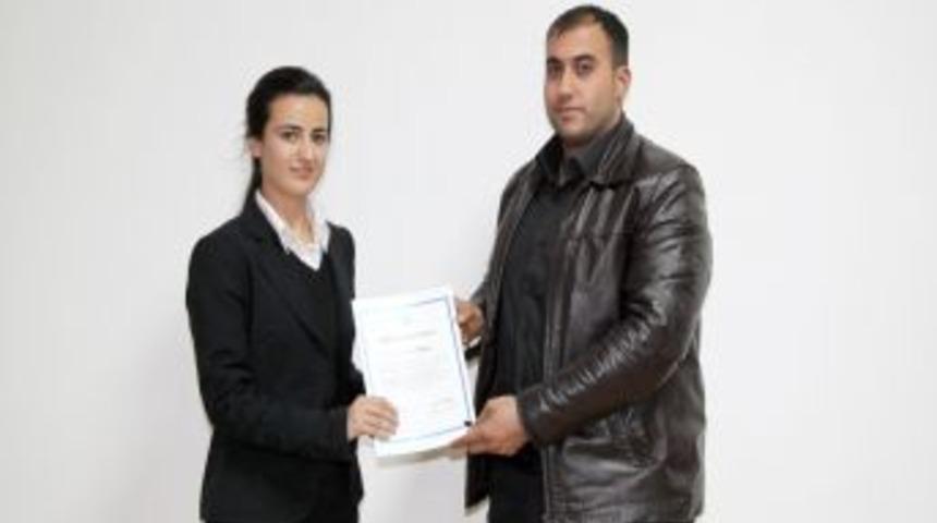 Dış ticaret eğitimi kursiyerleri sertifikalarını aldı