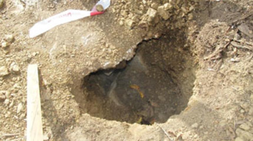 Gemlik'te topraktan &ccedil;ıkan buhar korkutuyor