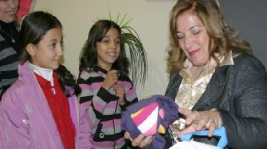 Vali eşi G&uuml;ls&uuml;m &Ccedil;olak, talasemi hastası &ccedil;ocuklara sahip &ccedil;ıktı