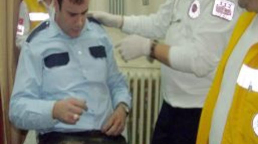 Alkollü sürücüyü durdurmak isteyen polis memuru ölümden döndü