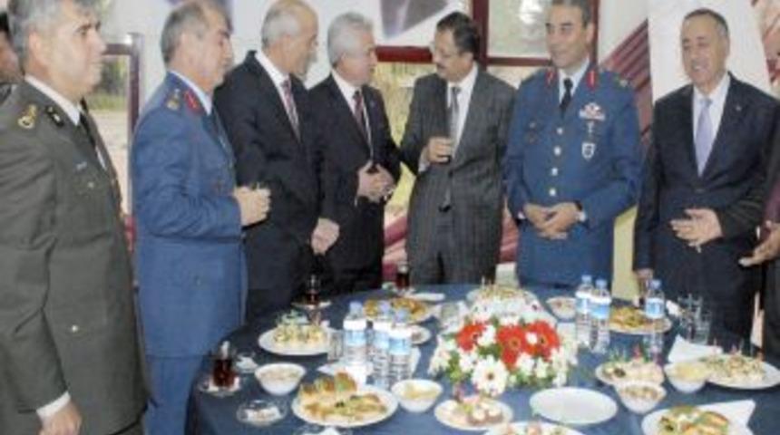 Başkan &Ouml;zhaseki: Bayramı b&uuml;y&uuml;k acı yaşayan Vanlı kardeşlerimizle ge&ccedil;ireceğiz