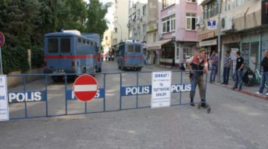 Adliye arkasındaki sokak trafiğe kapandı, esnaf Vali Coş'tan yardım istedi