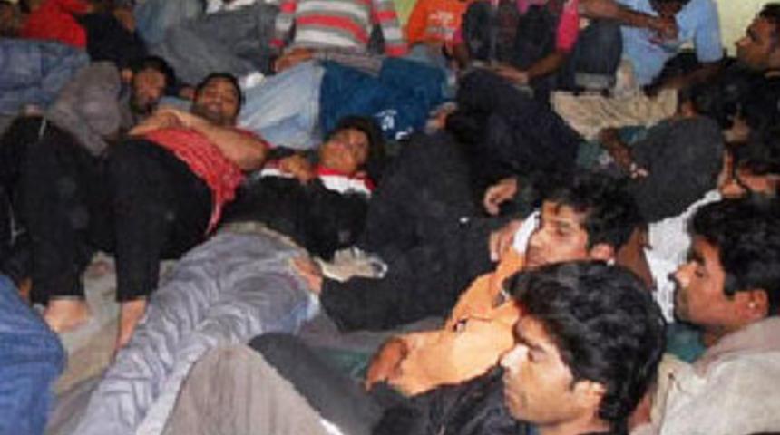 Kapısı kilitli gecekonduda 70 ka&ccedil;ak yakalandı