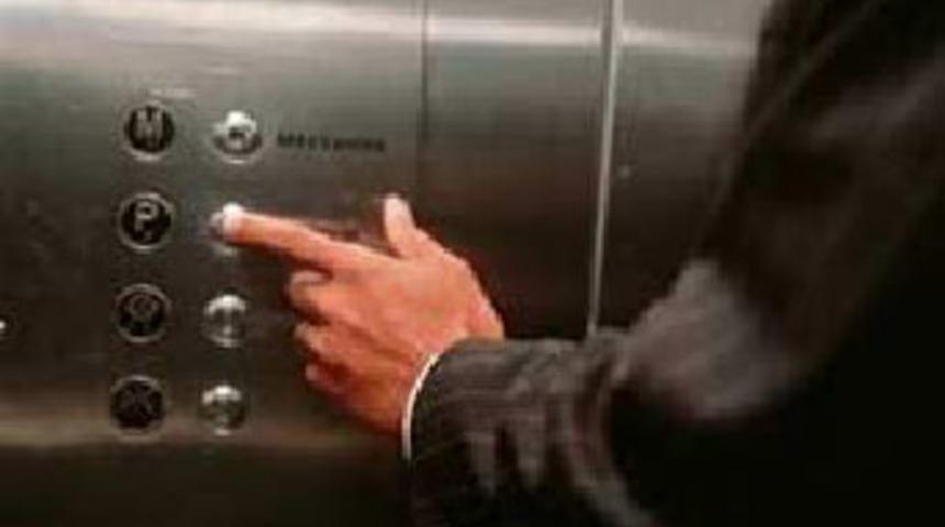 Asans&ouml;r tacizcisi makine m&uuml;hendisi yakalandı