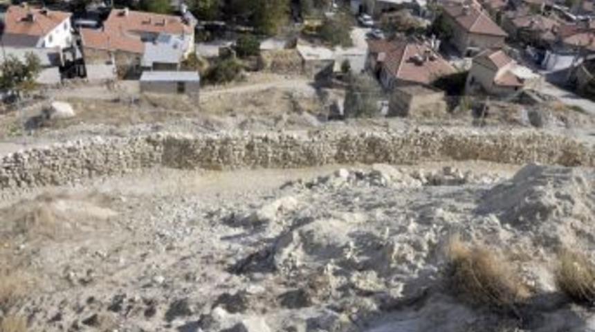 Kadı Kalesi'nde kayaların d&uuml;şme tehlikesi &ouml;nlendi