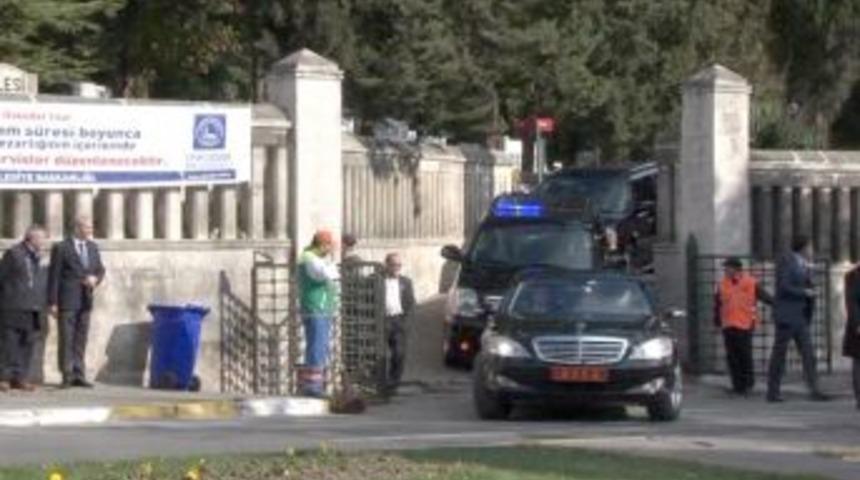 Başbakan Erdoğan, annesinin kabrini ziyaret etti