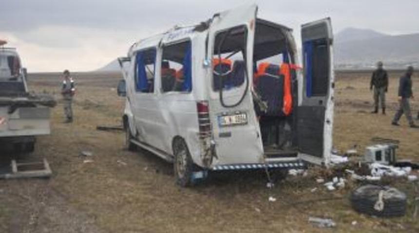 Ağrı'da trafik kazası:11 yaralı