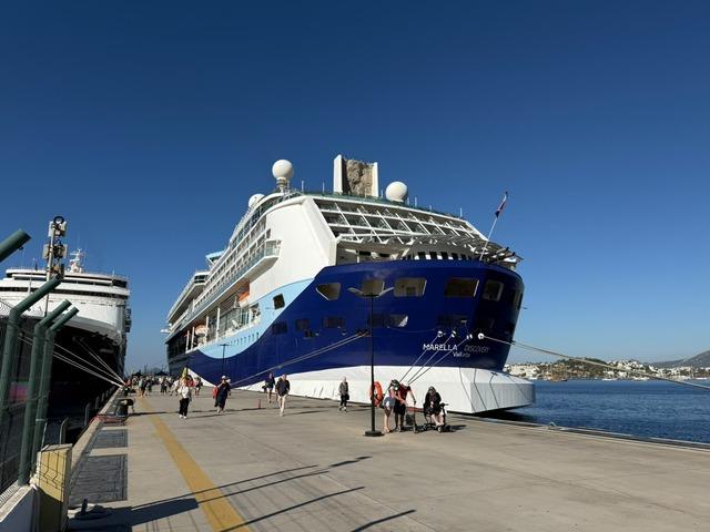 Bodrum'a iki kruvaziyerle 2 bin 888 turist geldi