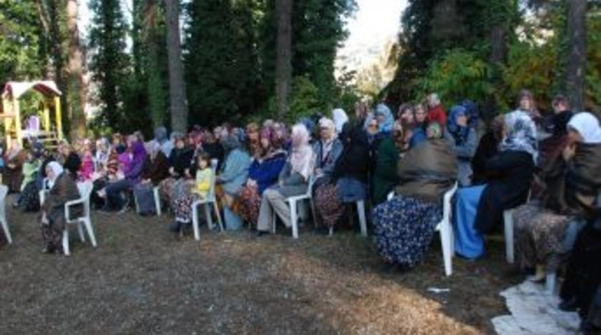 G&uuml;l&uuml;&ccedil; Belediyesi, mezarlıkta Mevlid-i Şerif okutuyor
