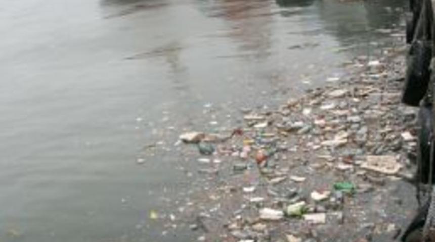 Zonguldak limanı &ccedil;&ouml;ple doldu