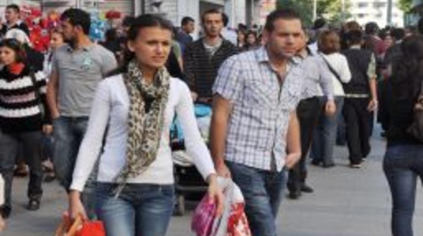 Antalya’da bayram öncesi esnafın yüzü gülüyor