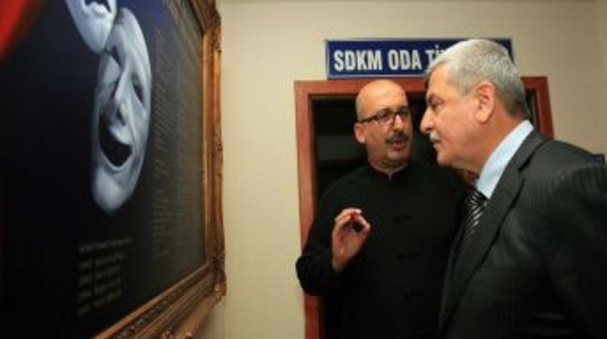 Kocaeli Şehir Tiyatroları &lsquo;K&ouml;sem Sultan&rsquo; ile perdelerini a&ccedil;tı