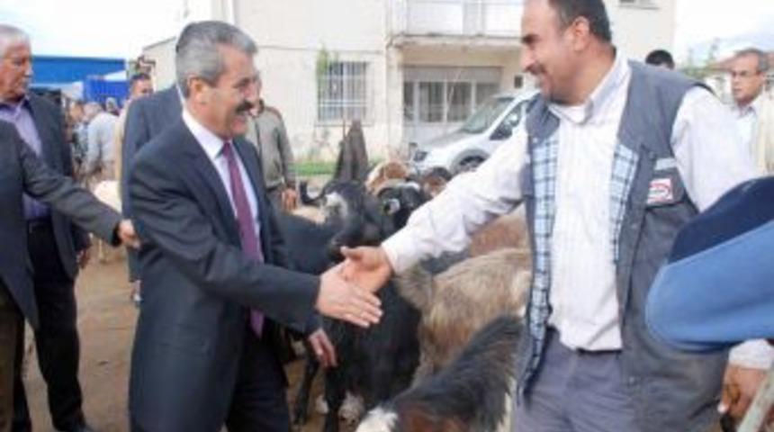 Milletvekili Karasayar, esnafın bayramını kutladı