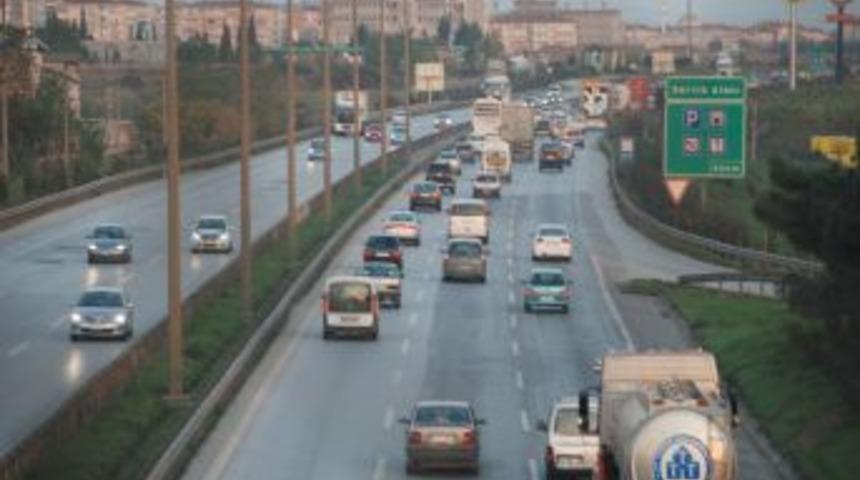Otoyolun Kocaeli kesiminde trafik yoğunluğu arttı