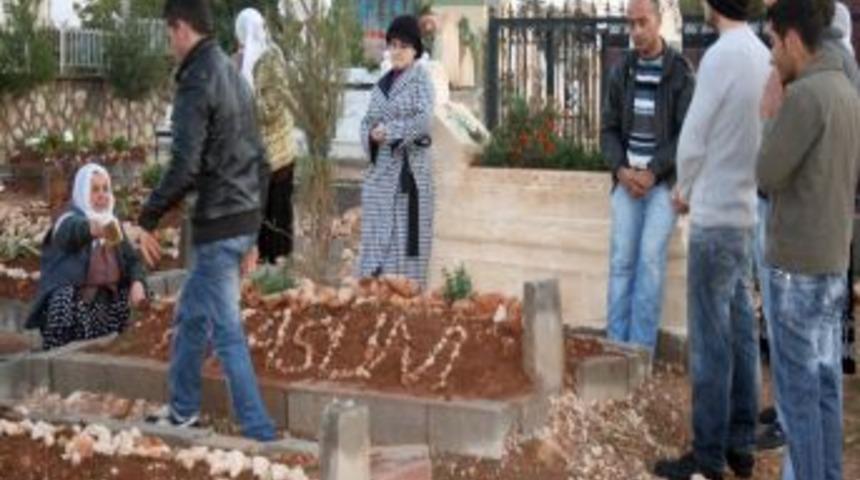 Bayram arefesinde Midyatlılar kabristanlara akın etti