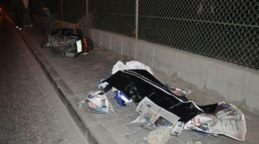 Kaldırıma &ccedil;arpan motosikletin s&uuml;r&uuml;c&uuml;s&uuml; hayatını kaybetti