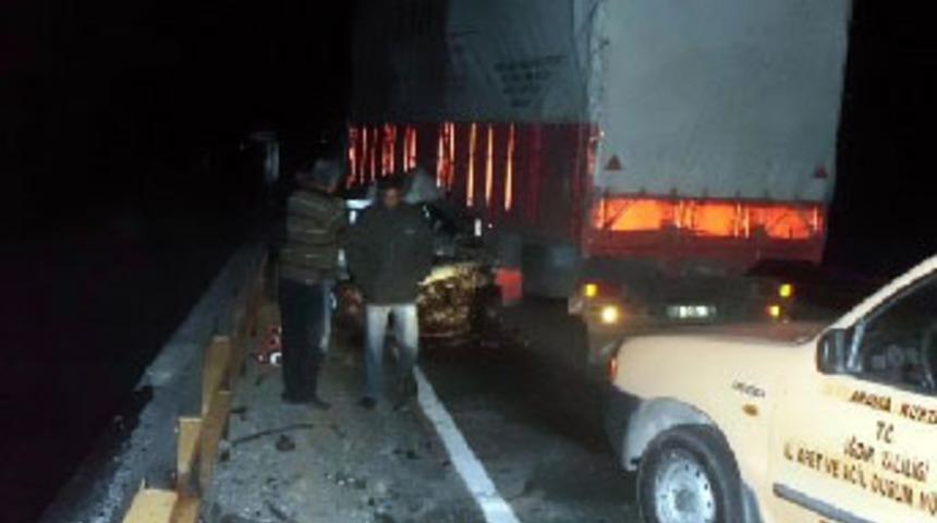 Eşeğe çarpan otomobilin sürücüsü öldü