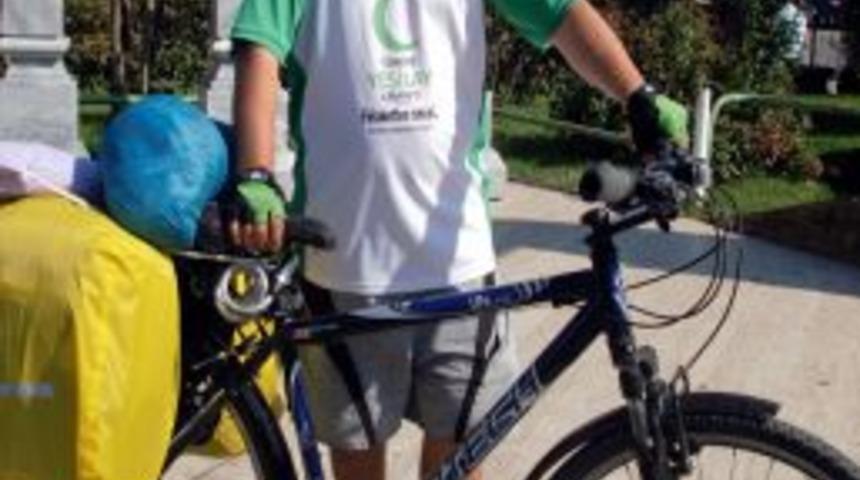 Sağlıklı çevre için bisikletiyle çıktığı yolun Giresun durağında