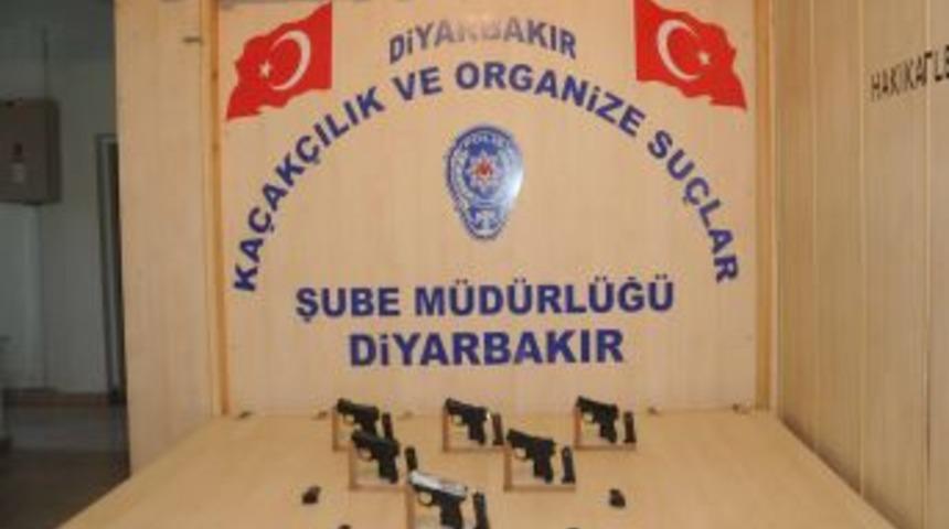 Diyarbakır&rsquo;da kurusıkıdan bozma 6 adet silah ele ge&ccedil;irildi
