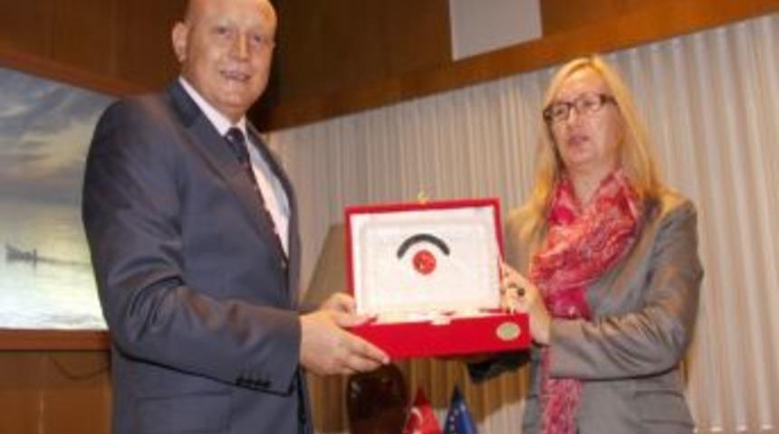 Vali Kızılcık, B&uuml;y&uuml;kel&ccedil;i G&uuml;rer&rsquo;i kabul etti