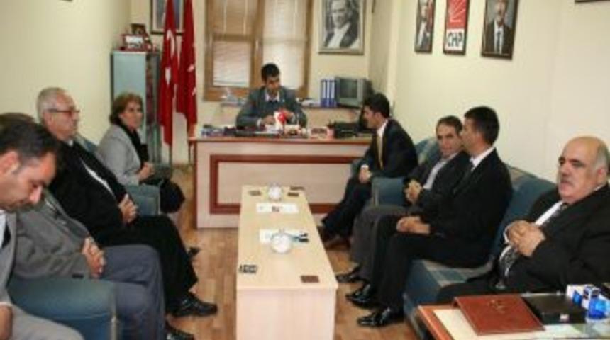 &Ccedil;akır, siyasi parti temsilcilerine, belediyenin 2,5 yılını anlattı