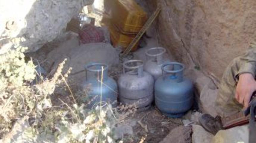 Kato Dağı'ndaki operasyonda çok sayıda silah ve yaşam malzemesi ele geçirildi