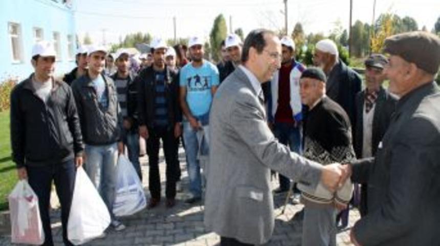 İbrahim &Ccedil;e&ccedil;en &Uuml;niversitesi &ouml;ğrencileri huzurevini ziyaret etti