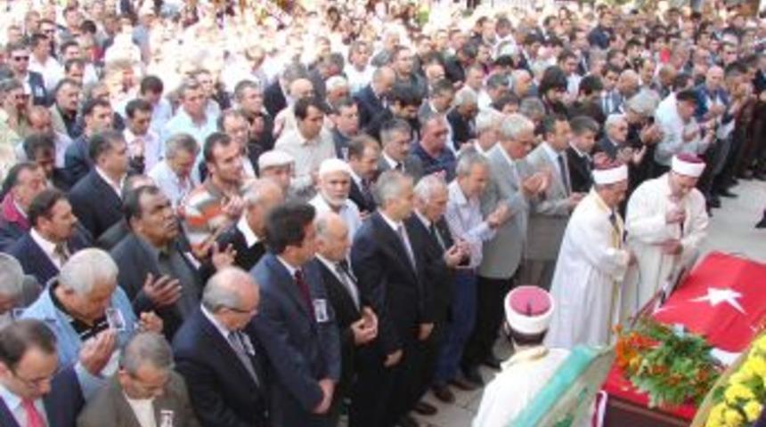 Eski olimpiyat şampiyonu g&uuml;reş&ccedil;i G&uuml;ng&ouml;r toprağa verildi