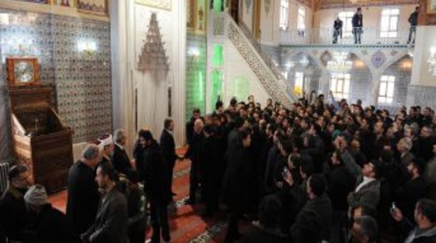 Cumhurbaşkanı Abdullah G&uuml;l deprem b&ouml;lgesinde