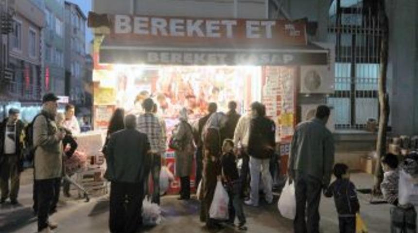 Kasapların y&uuml;z&uuml;n&uuml; dar gelirli vatandaşlar g&uuml;ld&uuml;rd&uuml;