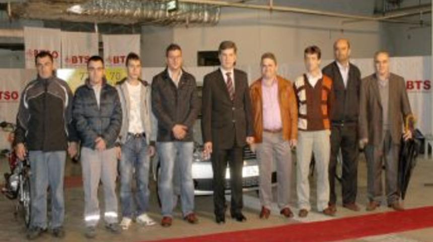 Alışveriş yapıp otomobil kazandı