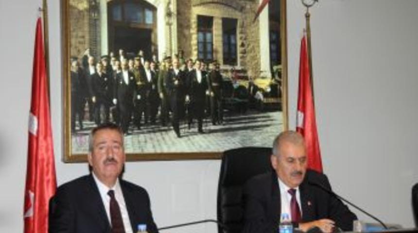 Bakan Yıldırım, Vali Kıra&ccedil;'tan İzmir'le ilgili brifing aldı