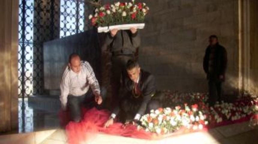 Turhallı &ccedil;i&ccedil;ek&ccedil;i Budak: Anıtkabir&rsquo;i her yıl 200 bin karanfil ile s&uuml;sl&uuml;yoruz