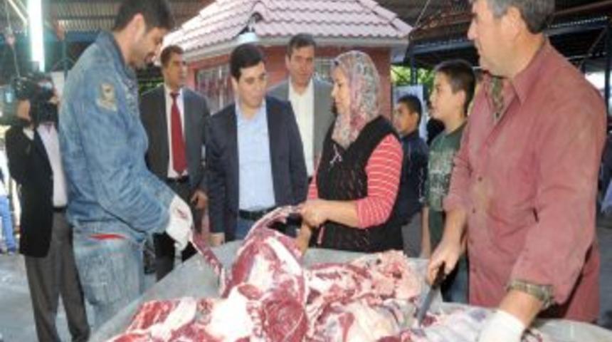 Başkan Tütüncü, bayramı vatandaşların arasında geçiriyor