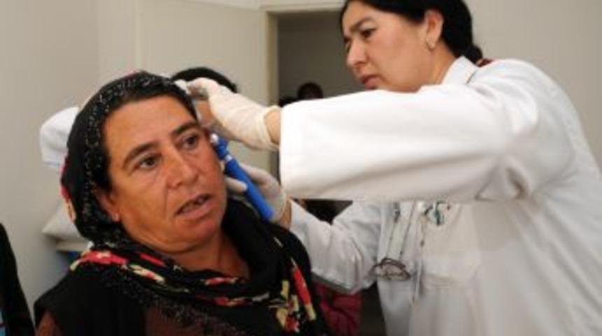 Sel mağdurları sağlık kontrol&uuml;nden ge&ccedil;iriliyor