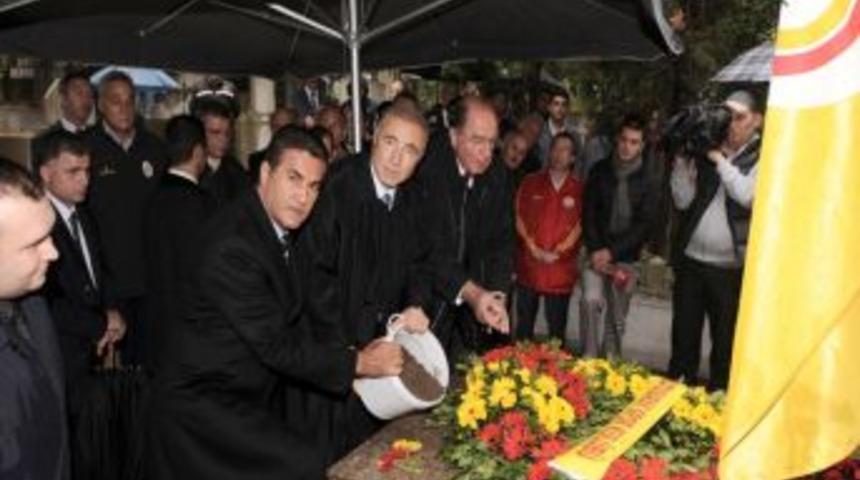 Ali Sami Yen, mezarı başında anıldı