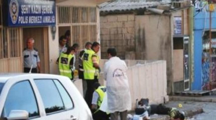 Karakola girmek isteyen ter&ouml;risti şehit polis &ouml;ld&uuml;rm&uuml;ş