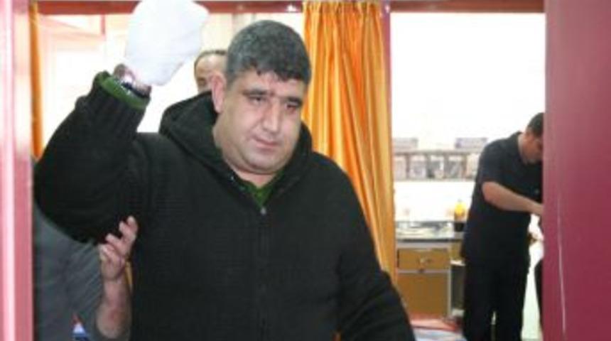 Acemi kasaplar hastanelik oldu