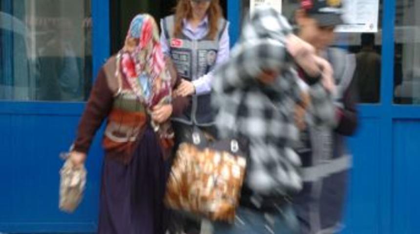 12 bin liralık altınları kocasının aldığını s&ouml;yledi, kocası işsiz &ccedil;ıktı