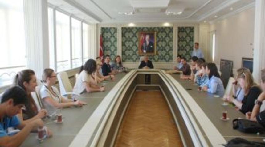 Vali Sodan: Geziler &ouml;nyargıların değişmesi a&ccedil;ısından son derece &ouml;nemli