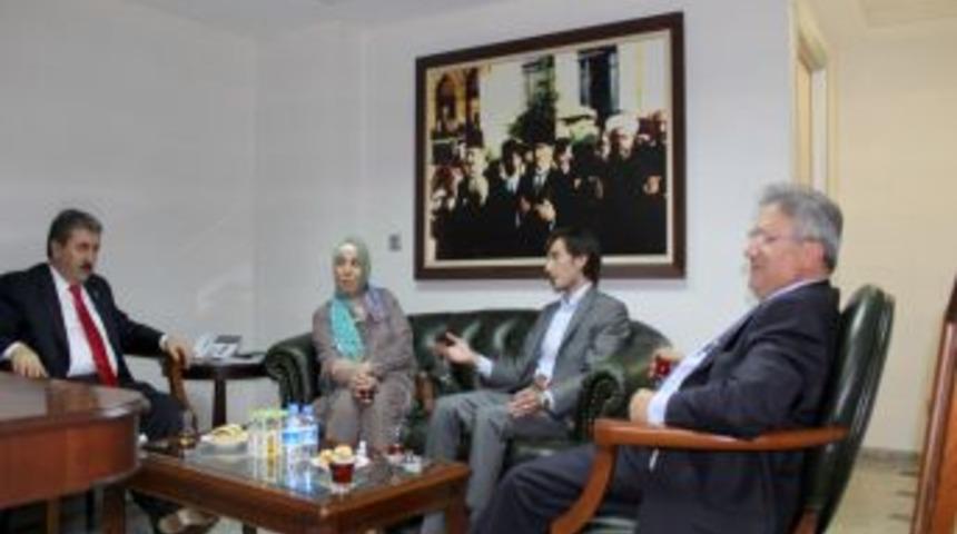 S&uuml;per Vali'nin eşi dua bekliyor