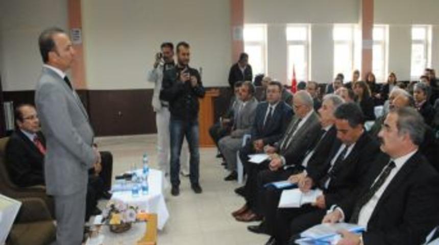 Vali G&uuml;ner, vatandaşların şikayetleri dinledi