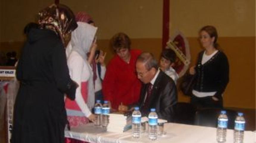 Halit Ertuğrul'dan 'Aile ve Gen&ccedil;lik Eğitimi' konulu konferans