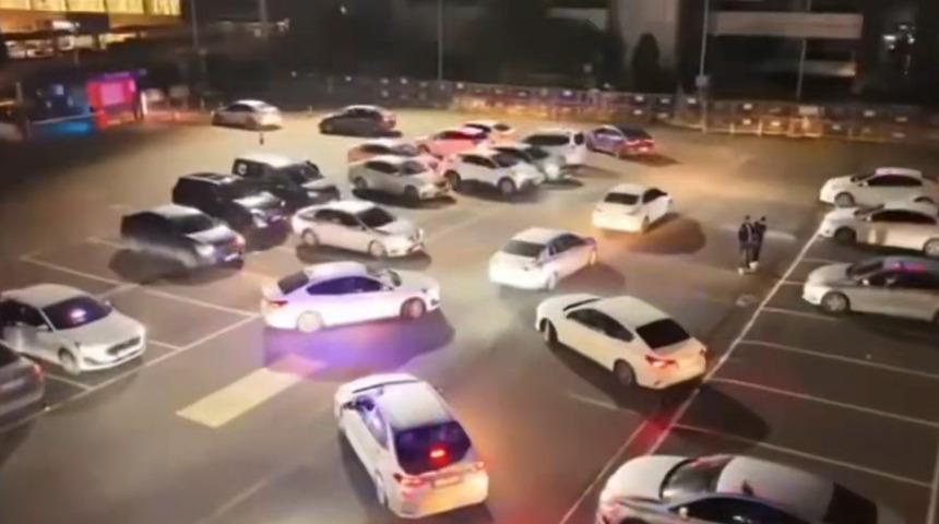 G&ouml;&ccedil;men ka&ccedil;ak&ccedil;ılığı su&ccedil; &ouml;rg&uuml;t&uuml;ne operasyon! 14 kişi yakalandı