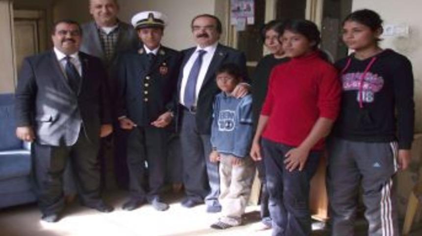 K&ouml;pr&uuml; Yardımlaşma Derneği'nden 100 aileye kurbanlık k&uuml;&ccedil;&uuml;kbaş hayvan