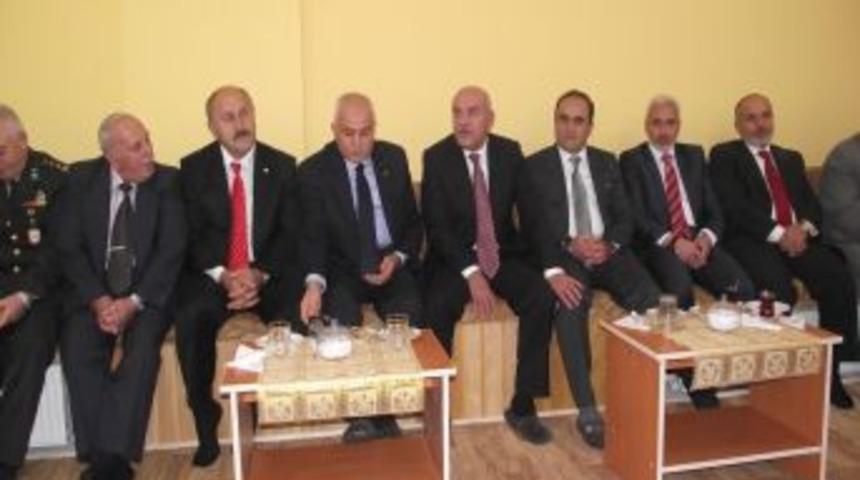 Vali İpek, özürlü vatandaş ile bayramlaşarak yakın ilgi gösterdi