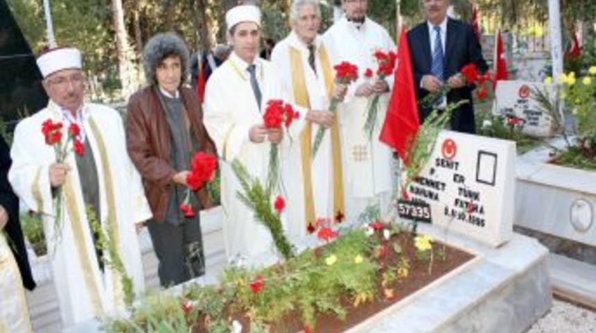 Farklı dinlerin temsilcileri Mersin Şehir Mezarlığı'nda buluştu