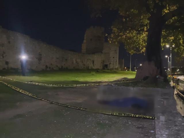 İstanbul'da surların yanında ceset bulundu