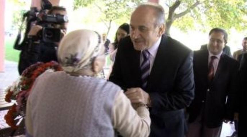 Dar&uuml;laceze&rsquo;de bayram burukluğu